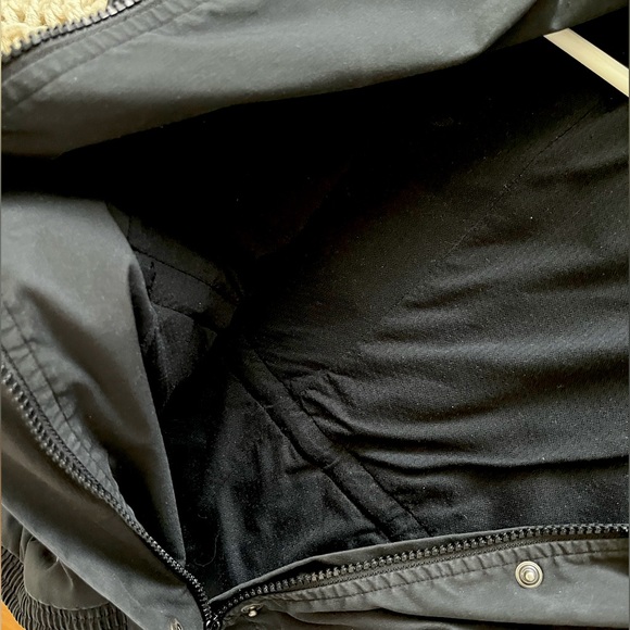 Lululemon Fall/Rain Jacket, size 4, great condition - Picture 5 of 5